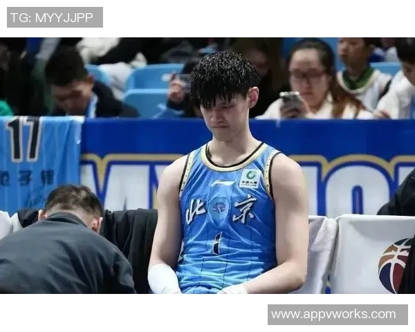 曾凡博的篮球之路：从青涩少年到职业赛场的辉煌蜕变