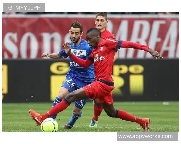 沙托鲁主场迎战奥尔良争夺关键三分的精彩对决 沙托鲁主场迎战奥尔良争夺关键三分的精彩对决