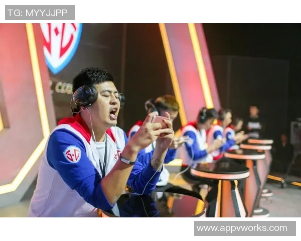 祝铭震:从青涩少年到电竞明星的成长之路与奋斗历程 祝铭震:从青涩少年到电竞明星的成长之路与奋斗历程