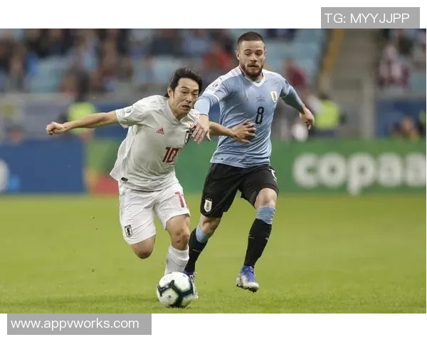 乌拉圭与日本足球对决分析两队实力与战术特点探讨