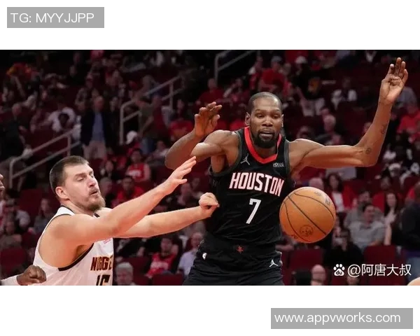 勇士队在季前赛中绝杀掘金队展现强大实力与团队默契